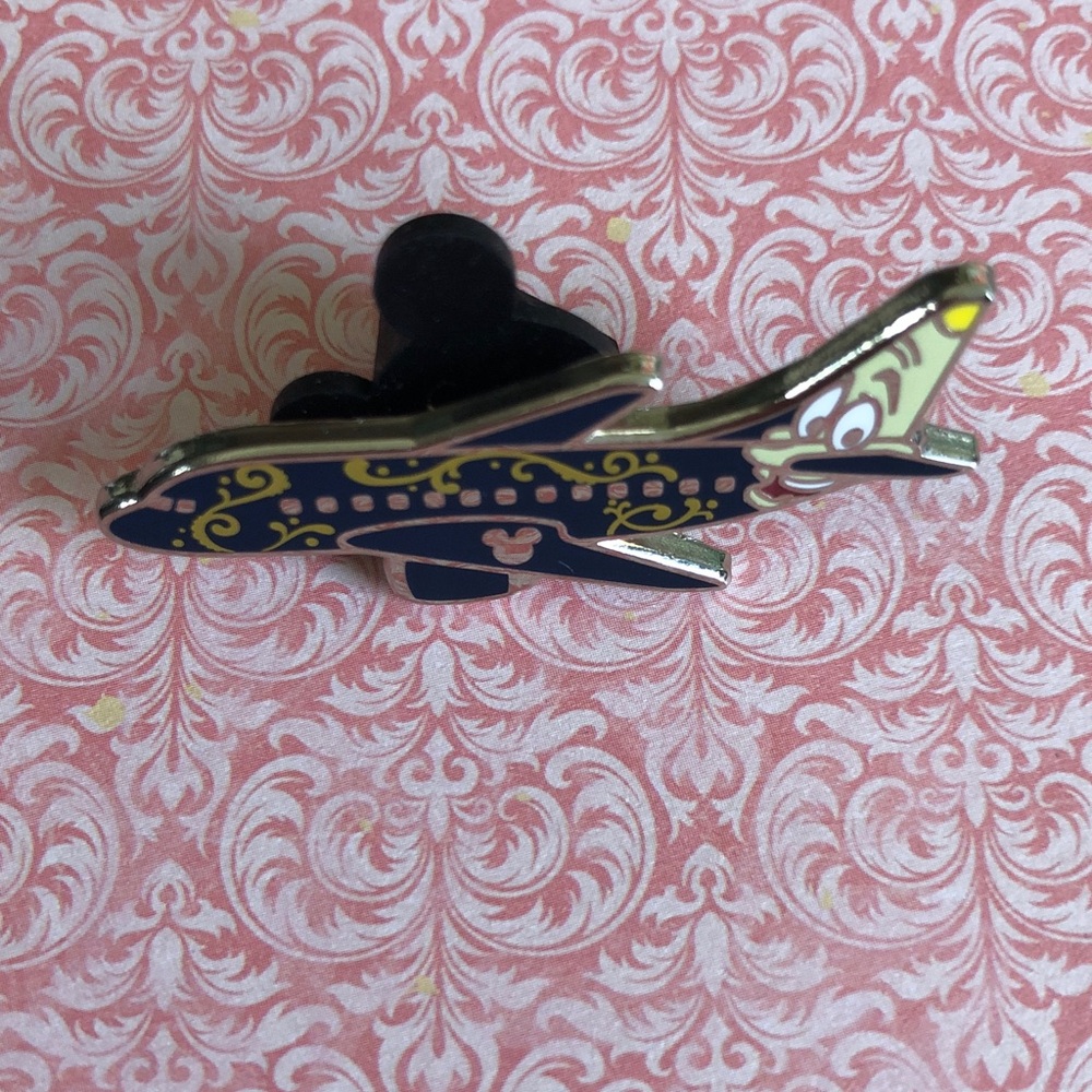 Authentic Hidden Mickey pin. Each pin $10 or 4 pins for $35, additional pins $7. - Picture 6 of 7